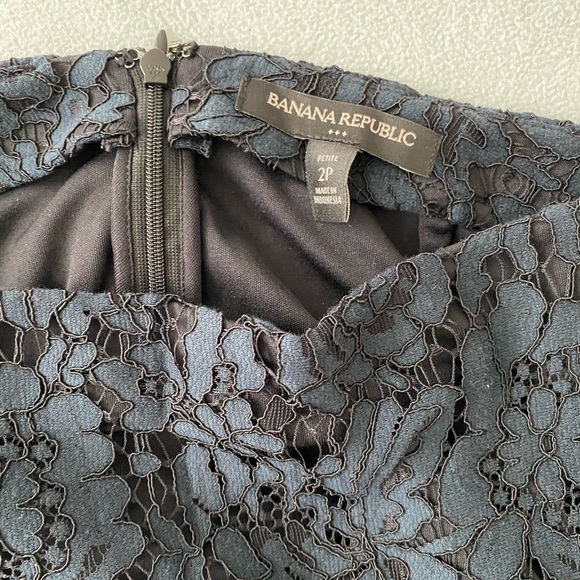 Banana Republic navy and black lace skirt 2P - Picture 2 of 2